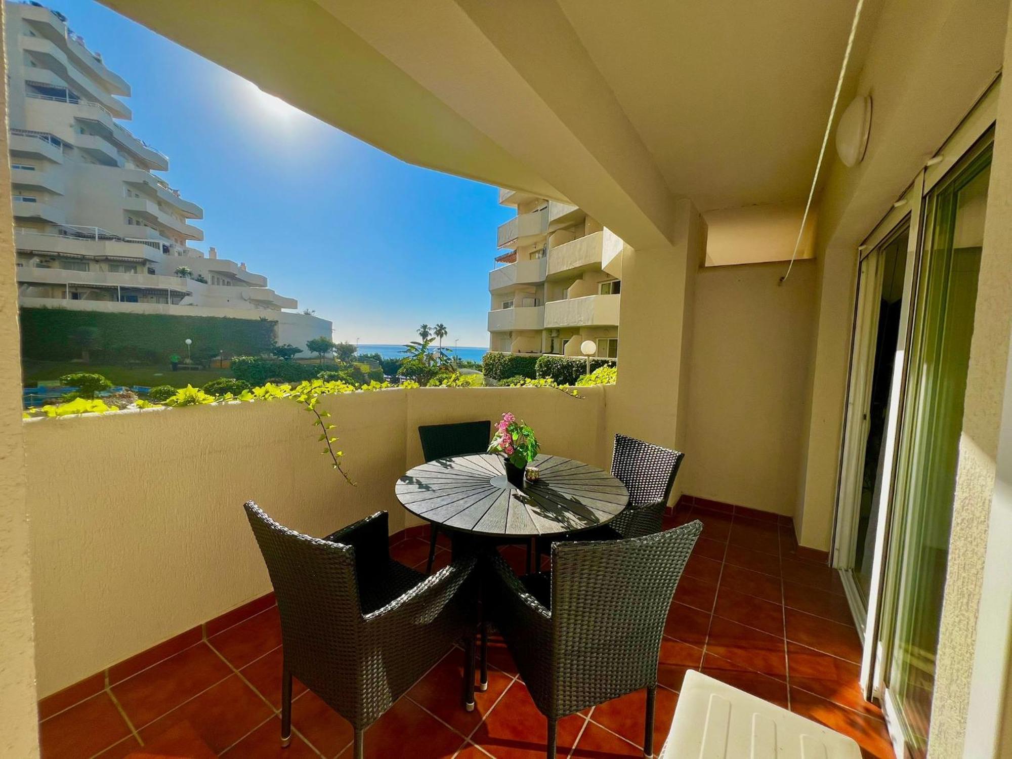 Apartment Lovely Sea And Garden View Benalbeach
